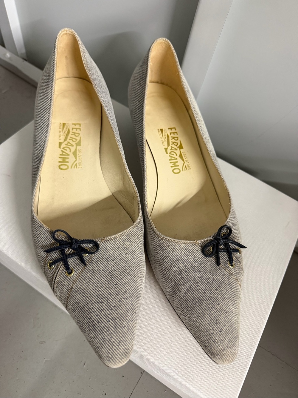 Salvatore Ferragamo Grey & White Striped Fabric Bow Pointed Toe Flats Size 10 B - Picture 3 of 13